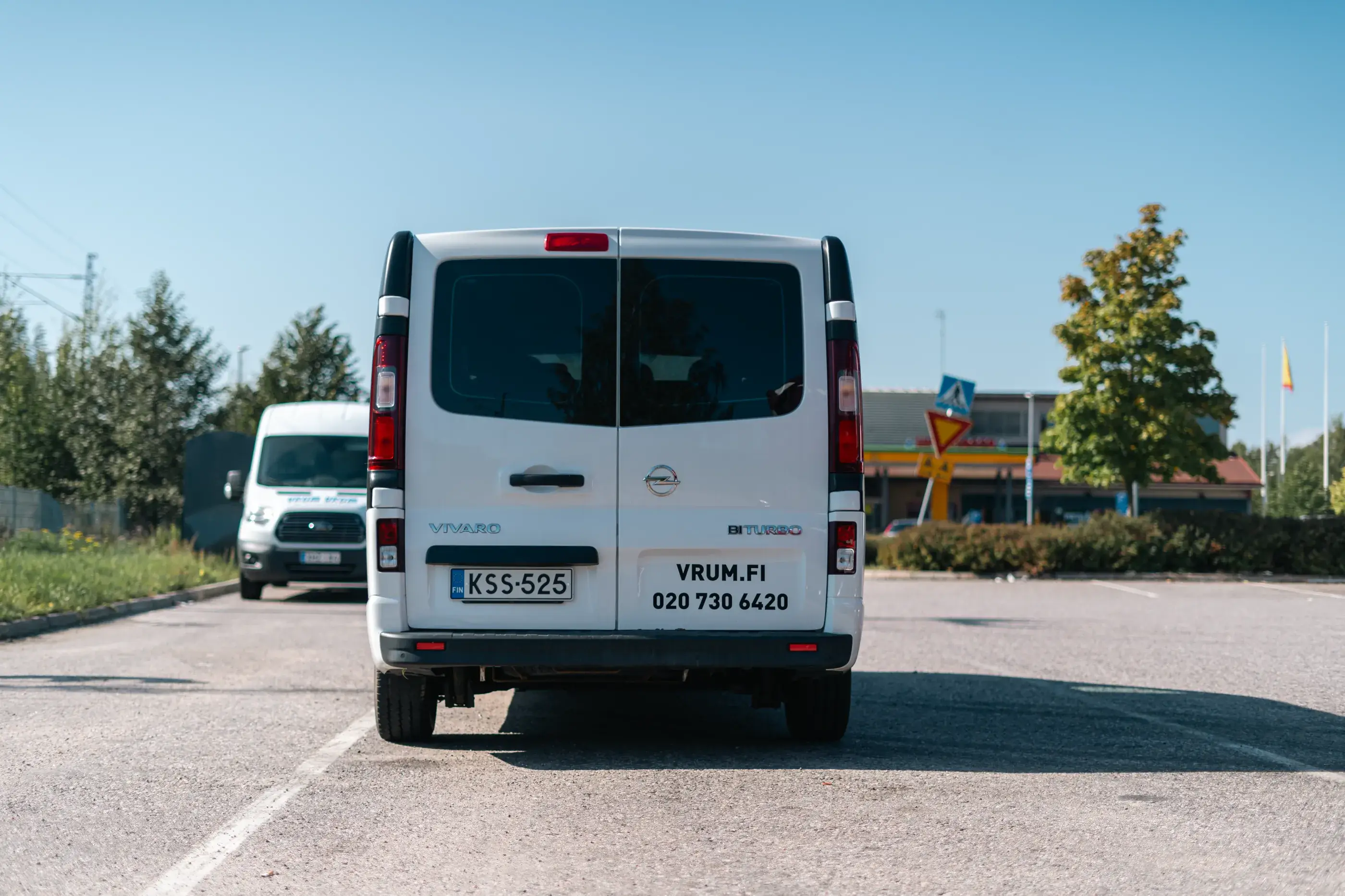 Minibussi takaa