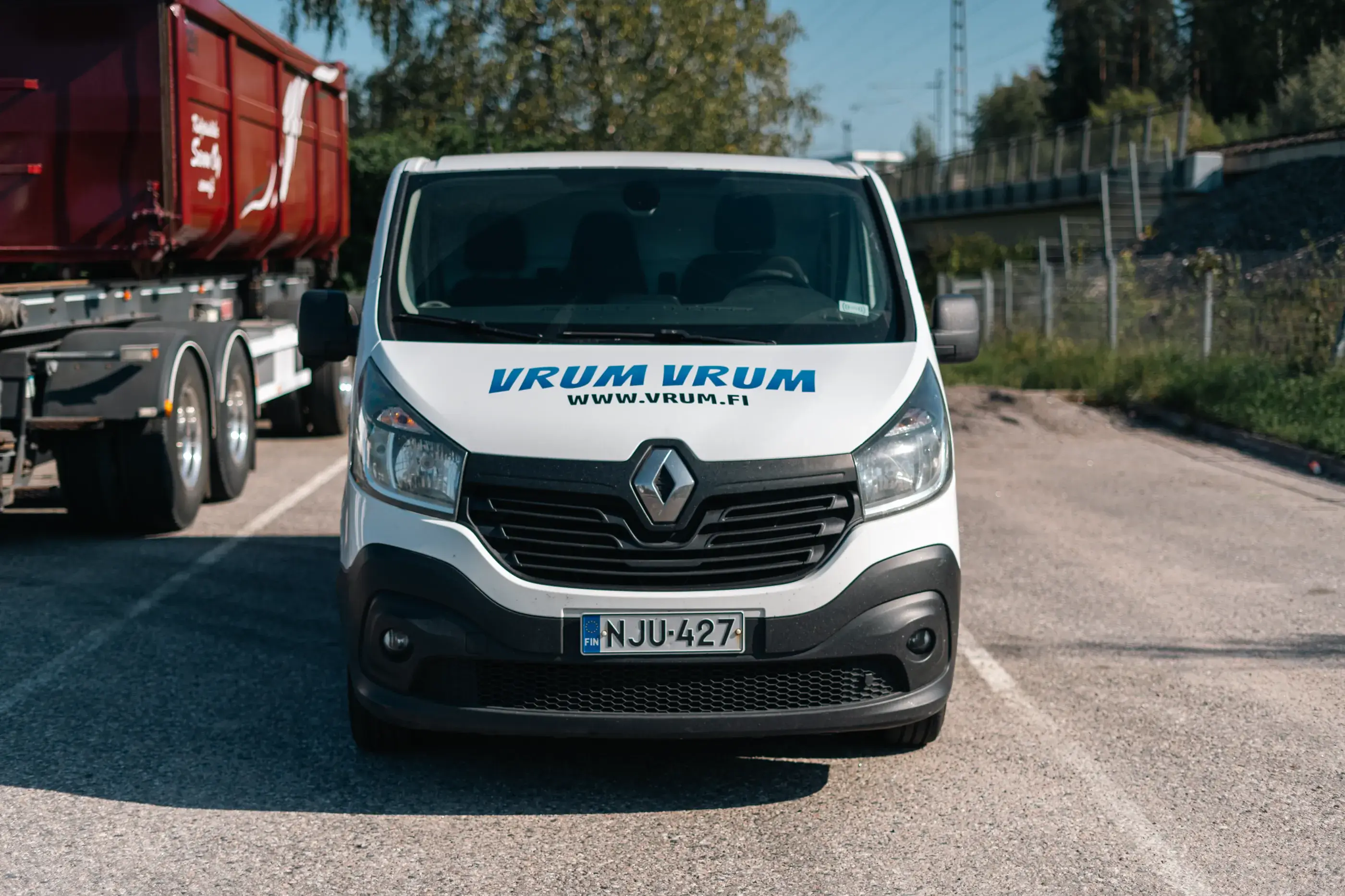 Renault Trafic edestä