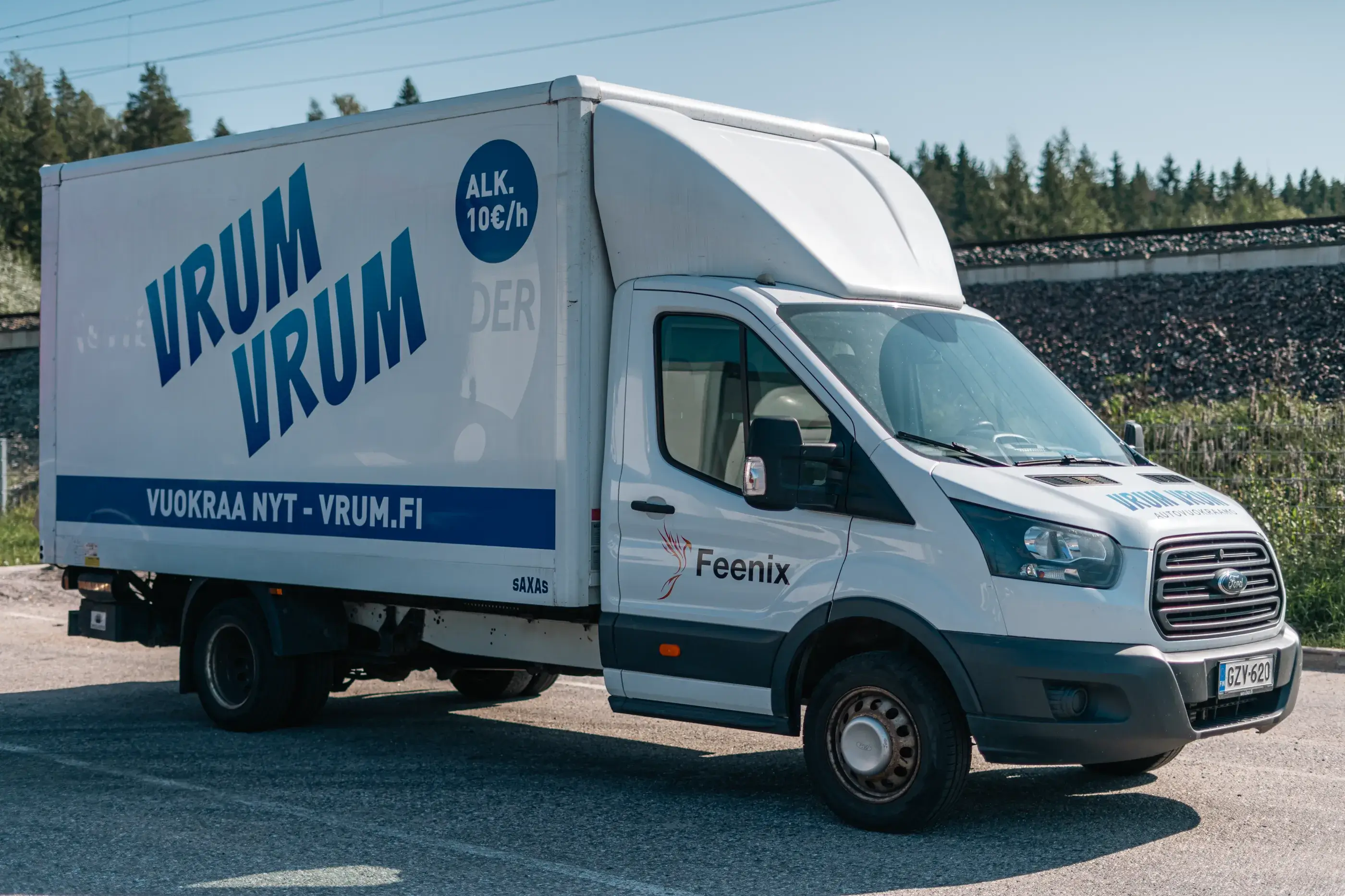 Ford Transit koppiauto sivusta